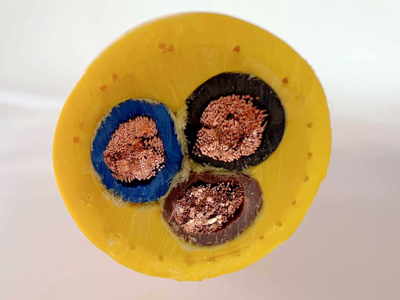 UV-resistant reeling cable construction.jpg