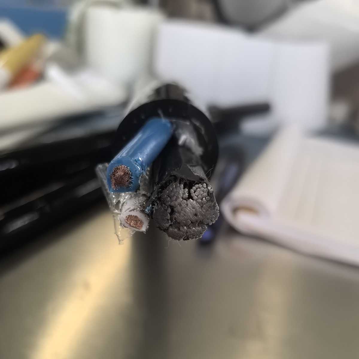 Heavy duty ROV umbilical cable cross section with armor reinforcement.jpg