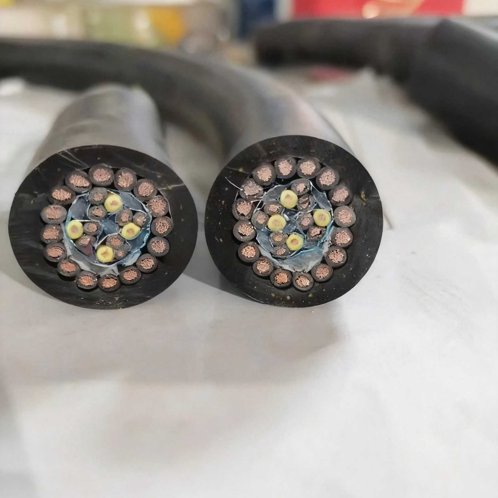 Subsea ROV umbilical cable with integrated electrical and communication channels.jpg